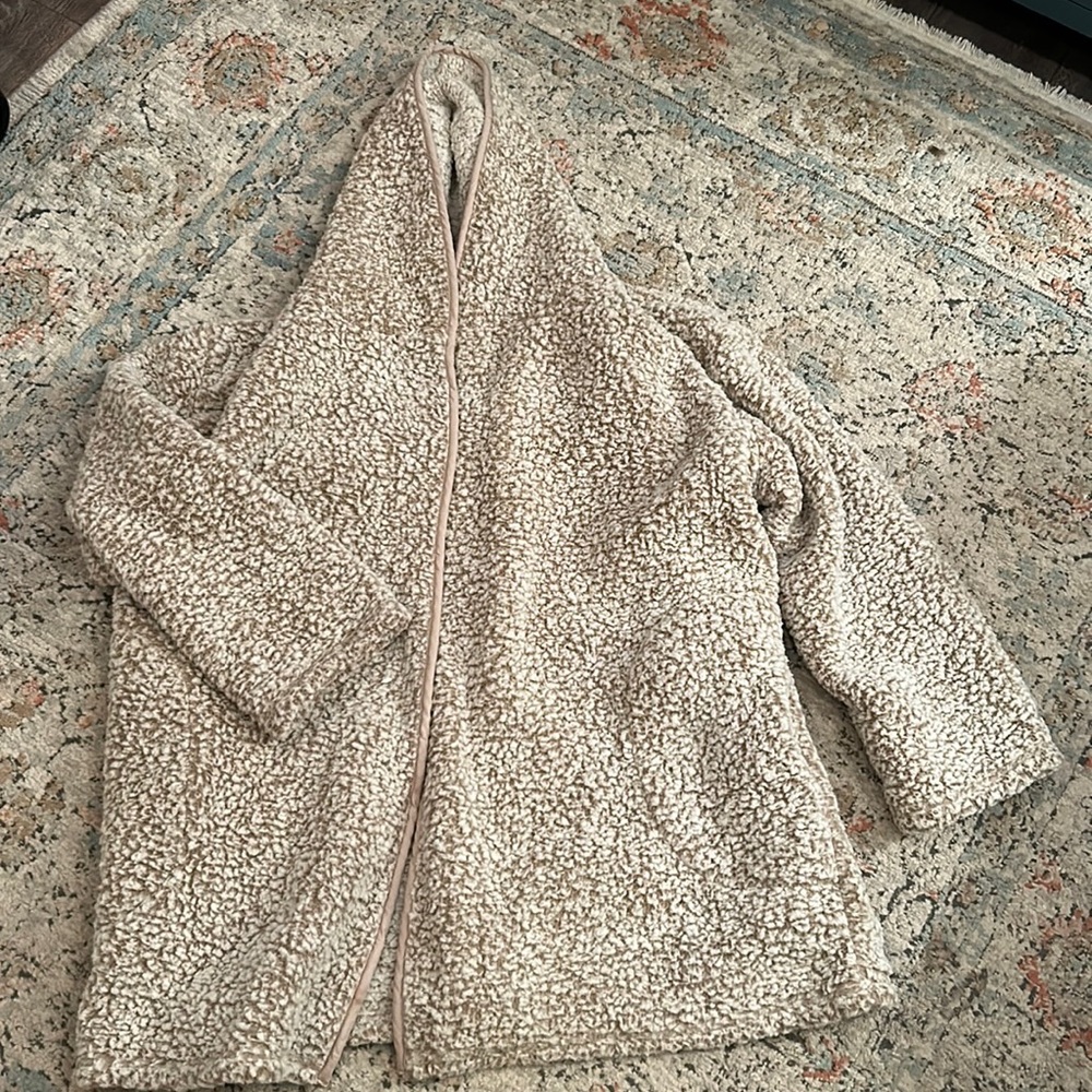 Oversized sweatshirt with hood